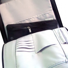贝尔金灵感系列15.4寸双肩电脑背包(黑/白)